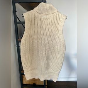 H&M chunky knit sweater vest in Beige color.